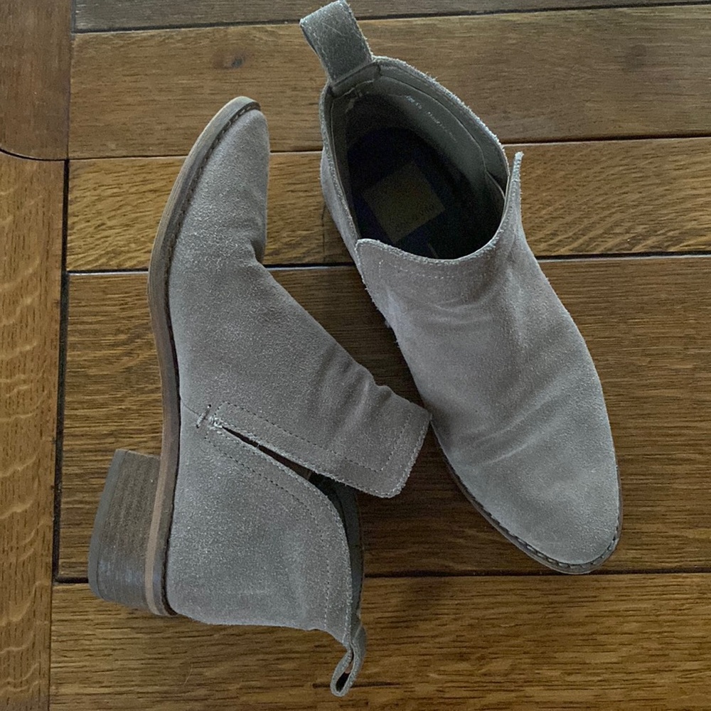 Dolce Vita- Tivon ankle suede bootie
